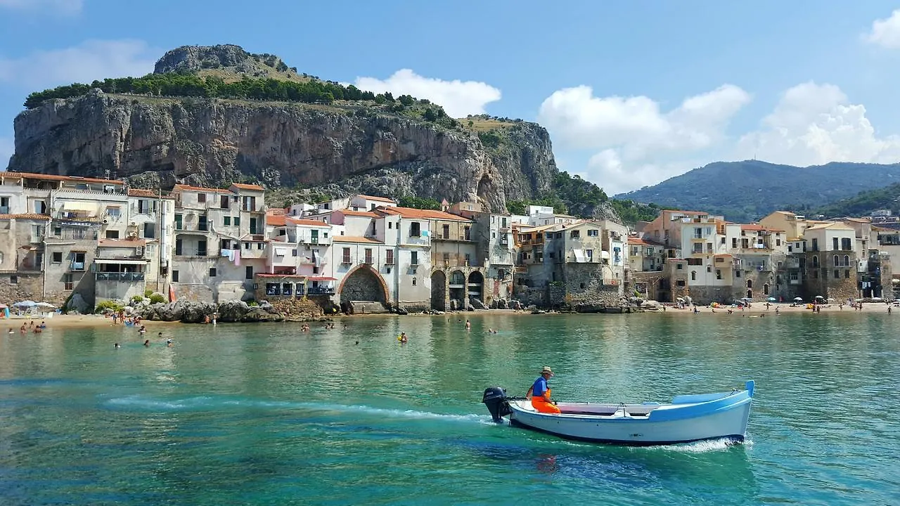 Pepito Palace Cefalu 3*,